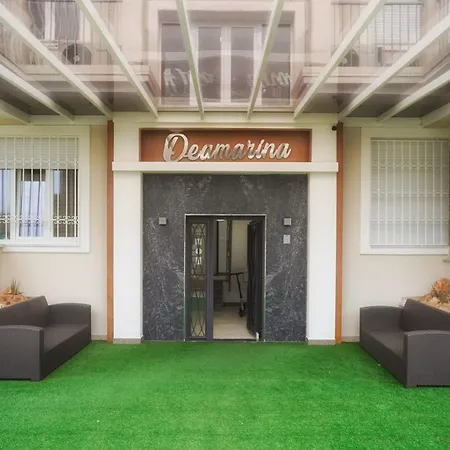 Deamarina Apartment