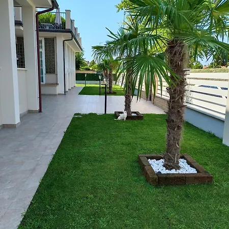 Deamarina Apartment