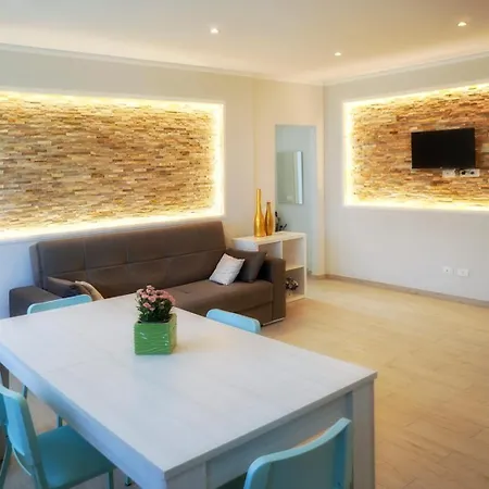 Deamarina Apartment *